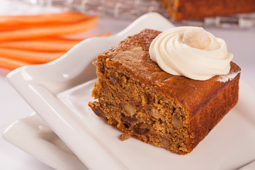 Vanilla cake and chocolate slices