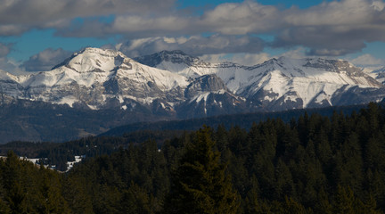 Fototapeta na wymiar Blick auf die Berge in Savoie vom Mont Revard