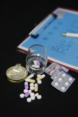 色々な錠剤とカプセル錠のポートレート
