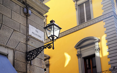 Fototapeta na wymiar Via Pelliceria Street sign on wall in Florence