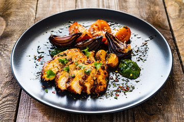  Barbecue chicken breast with roast vegetables