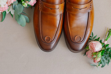 Stylish and beautiful groom accessories for the wedding.