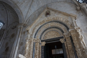 Obraz premium Split, Croatia - 1st October 2018 : Attractions in Split, Croatia such as Diocletian's Palace, Riva and St. Dominius Cathedral