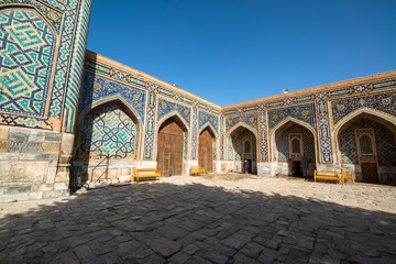 Fototapeta premium Registan square on a sunny day in Samarkand, Uzbekistan
