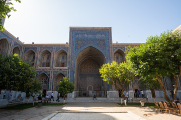 Obraz premium Registan square on a sunny day in Samarkand, Uzbekistan