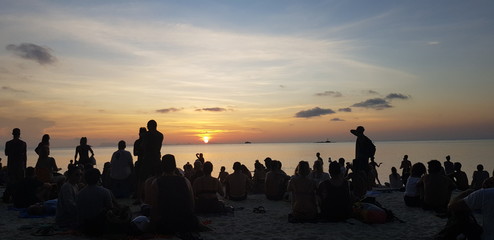 Fototapeta premium silhouette of two people at sunset
