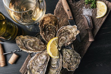 Fresh oysters with lemon ice and white wine.