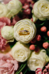 rings on the bride’s wedding bouquet