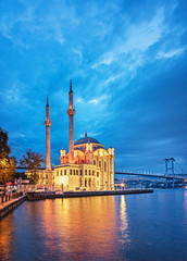 Fototapeta na wymiar Amazing sunrise at ortakoy mosque in istanbul, Turkey
