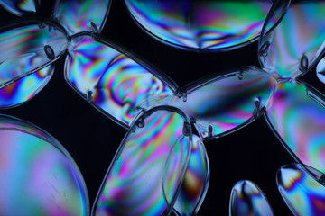 Polarised plastic items arranged on multi-plane