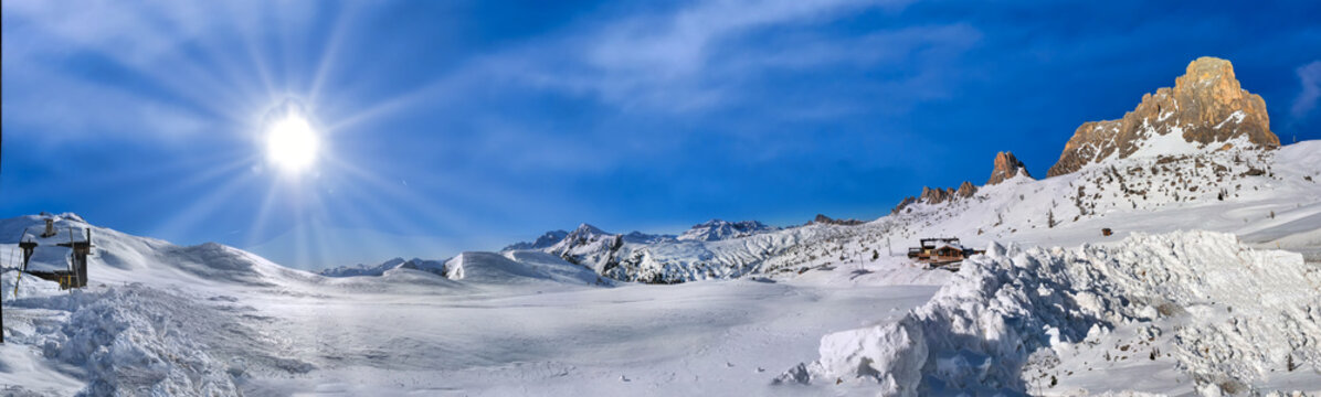 Am Falzarego Pass, Dolomiten
