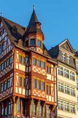 Fototapeta premium Eckhaus Großer Engel der Ostzeile auf dem Römerberg in Frankfurt am Main