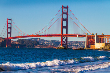 Bakers Beach mit Golden Gate Bridge am Abend