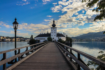 View on Gmunden Schloss Ort in the Traunsee lake.  Location: Europe, Austria, Gmunden
