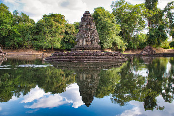 Fototapeta na wymiar Neak Poan is an artificial island with a Buddhist temple on a circular island in Cambodia