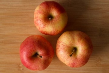 Naklejka na ściany i meble Apples on a wooden cutting board