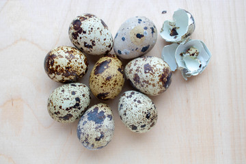 Obraz premium Quail eggs are isolated on a white background