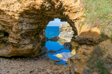 Photo of the Grotto on the Great Ocean Road with water reflection taken during the summer