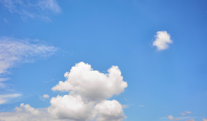 Naklejka na ściany i meble Clear blue shy with some puffy cumulous clouds