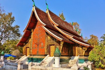 Obraz premium Stunning Buddhist architecture of Wat Xieng Thong in Laos.