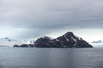 Fototapeta premium Antarctic beach with glacier and mountains, view from expedition ship