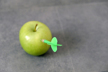 green apple and dart, to be committed to losing weight,