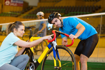 Obraz premium cyclist and coach in a velodrome