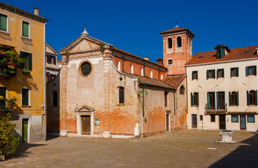 Fototapeta na wymiar The church of San Zan Degola (St John the Baptist beheaded) and square with ancient well in Venice, completed in the 18th century