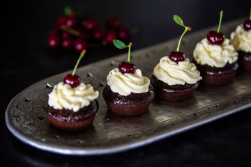 CHERRY CUPCAKES