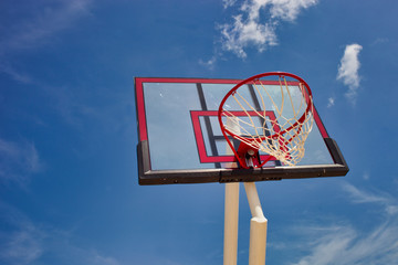 Naklejka premium Blue sky Basketball board outdoor 