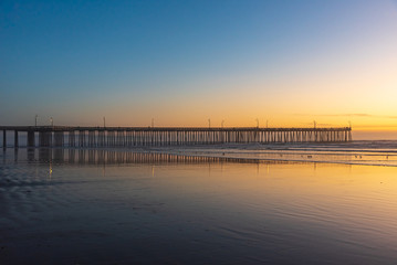 Fototapeta na wymiar Scenic sunset in the famous Pismo Beach, California