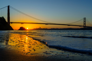 Golden Gate Bridge during sunrise at the beach 