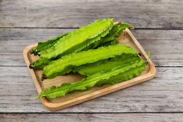 Psophocarpus tetragonolobus, Winged Bean on wood table