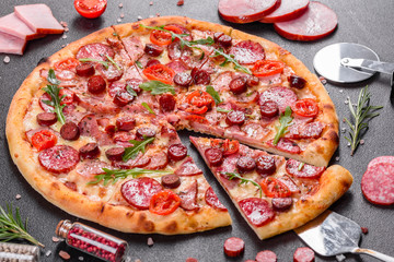 Pepperoni Pizza with Mozzarella cheese, salami and ham