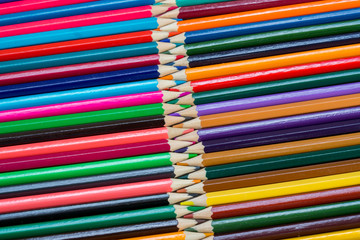綺麗な形のカラフルな色鉛筆