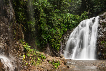Obraz premium water falling in colombia