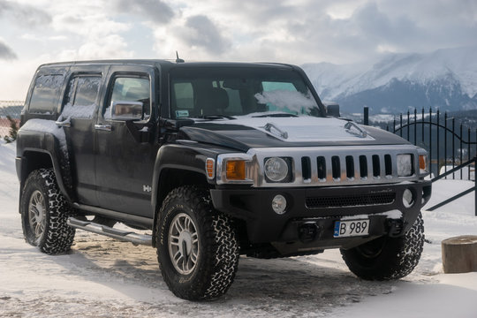 Hummer H3 In The Snow