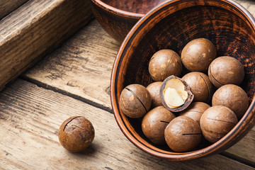 Shelled macadamia nuts