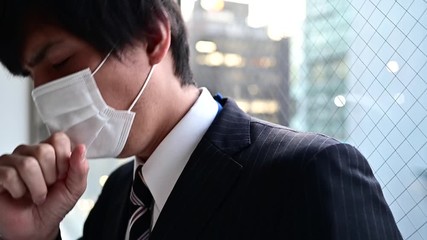 風邪をひいたビジネスマン - Powered by Adobe