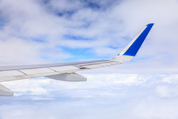 Obraz premium Airplane flying at high altitude and beautiful high-altitude clouds in spring