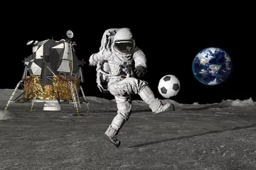 Plexiglas foto achterwand 3D-rendering Astronaut op de maan voetballen. Slow-motion. Elementen van deze video geleverd door NASA. © merlin74