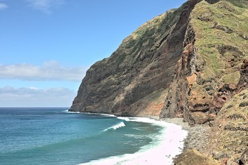 Fototapeta na wymiar Panoramic view of the cliffs on Atlantic Ocean's bay (Madeira, Portugal, Europe)