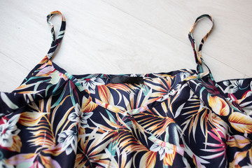 Detalle de vestido estampado