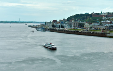 Obraz premium pleasure boat sails on the Volga river
