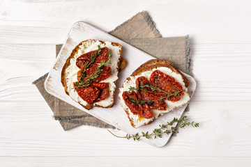 Healthy sandwiches with soft cheese and spicy sun-dried tomatoes