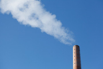 Alter rauchender Fabrikschornstein, Bremen, Deutschland, Europa