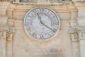 Fototapeta na wymiar The ancients clock on old building
