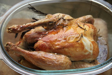 Delicious roasted chicken with oignons 