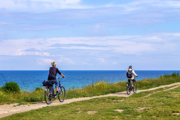 Wandern und Rad fahren am Meer, Ostseeküste, Deutschland 