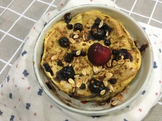 Blueberry egg pudding and traditional Thai desserts.